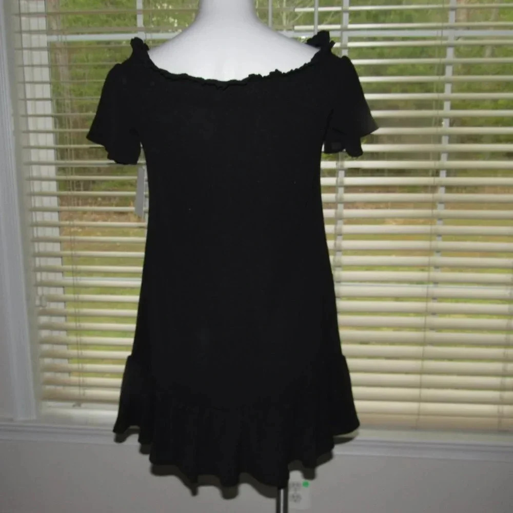 NWT LOVE, FIRE Black Ruffled Top Size Small - Picture 3 of 6